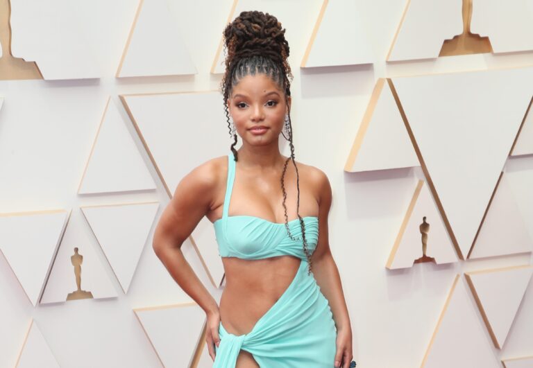 Stars Wearing Dresses With High Slits at the Oscars: Photos of the Celebrities